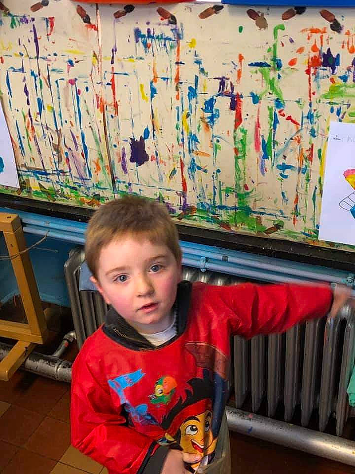 Téo a rejoint le concours — aidez-le/la à gagner de superbes lots ! art, child, child_art, person, play, room, toddler, visual_arts