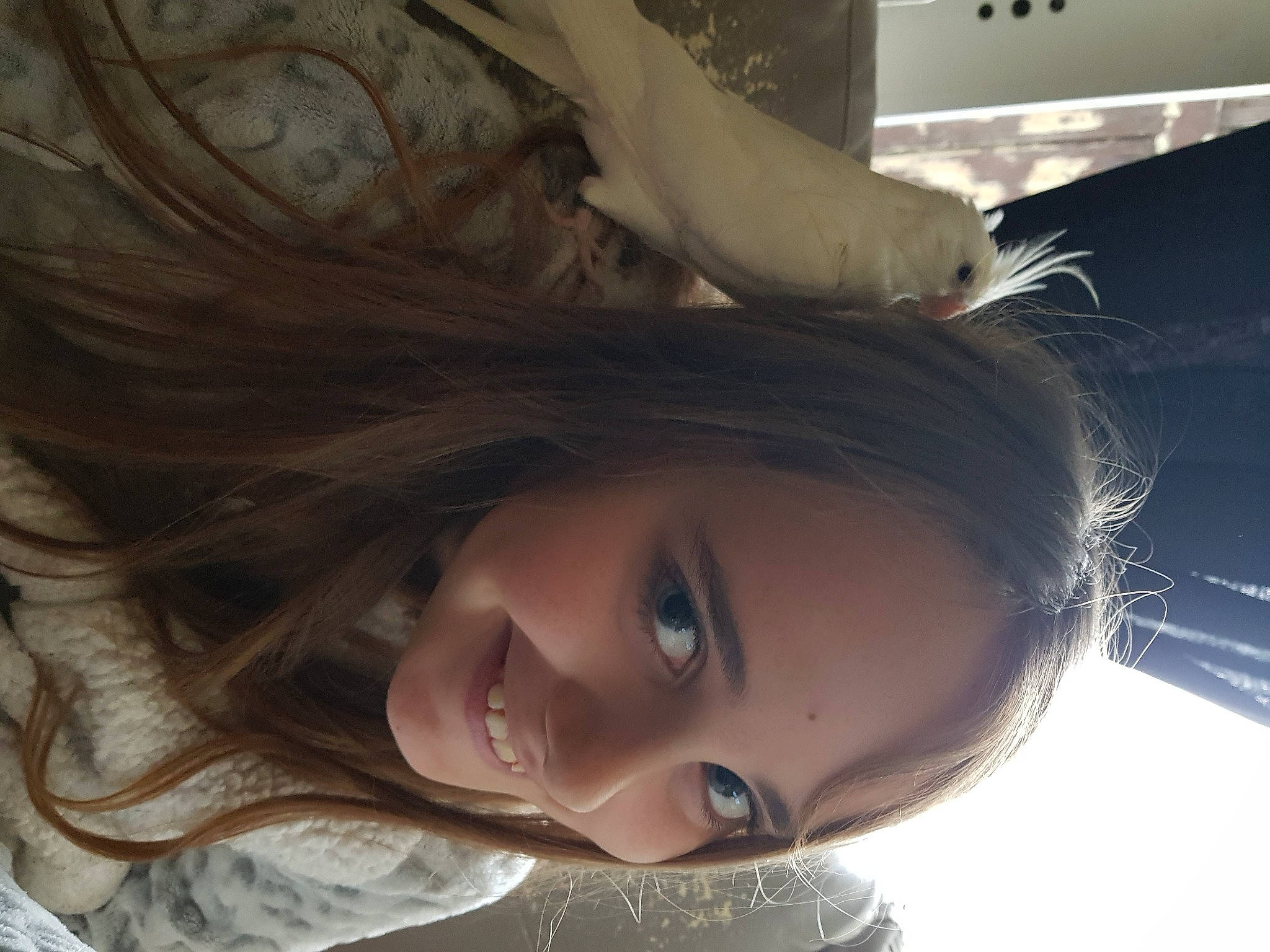 Elisa a rejoint le concours — aidez-le/la à gagner de superbes lots ! black_hair, cheek, chin, eye, eyebrow, eyelash, flash_photography, forehead, hair, happy, head, iris, jaw, joy, lip, long_hair, mouth, nose, person, skin