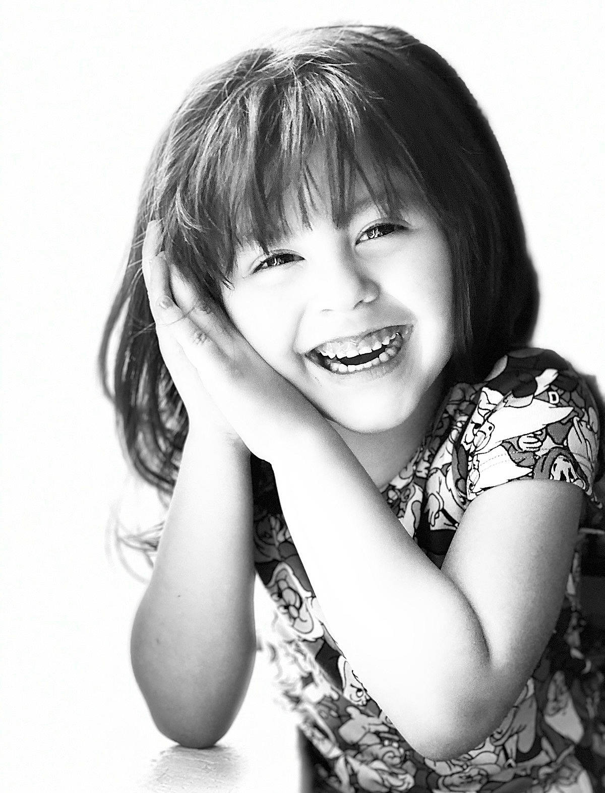 Araceli joined the competition — help win amazing prizes! arm, beauty, black, black_and_white, chin, face, facial_expression, hair, hairstyle, joy, lady, lip, monochrome, nose, person, photo_shoot, photograph, photography, portrait, skin