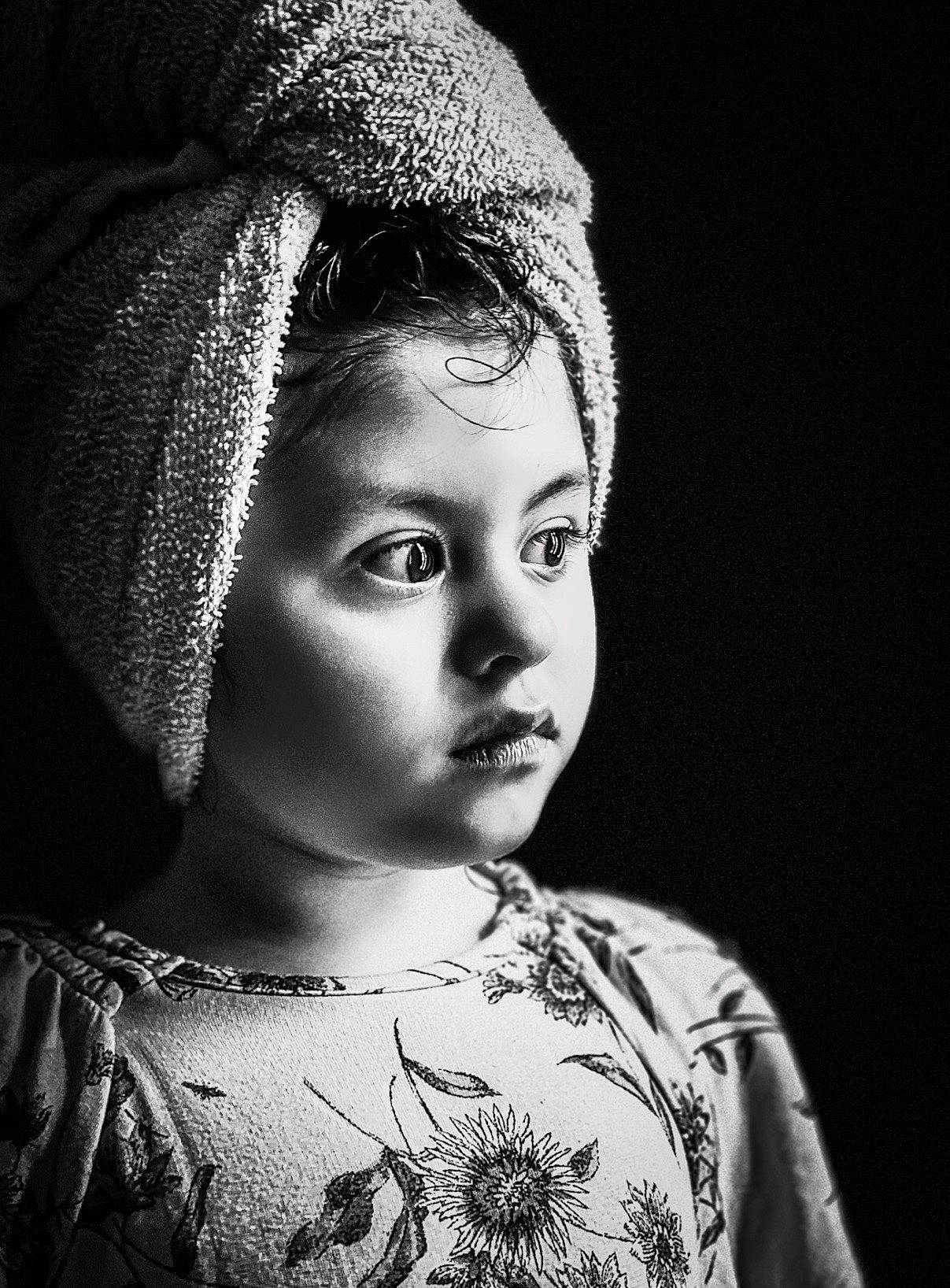 Araceli is registered to the contest to win money with this photo: beauty, black, black_and_white, child, eye, face, head, headgear, headpiece, lady, lip, monochrome, monochrome_photography, nose, person, photograph, photography, portrait, portrait_photography, smile