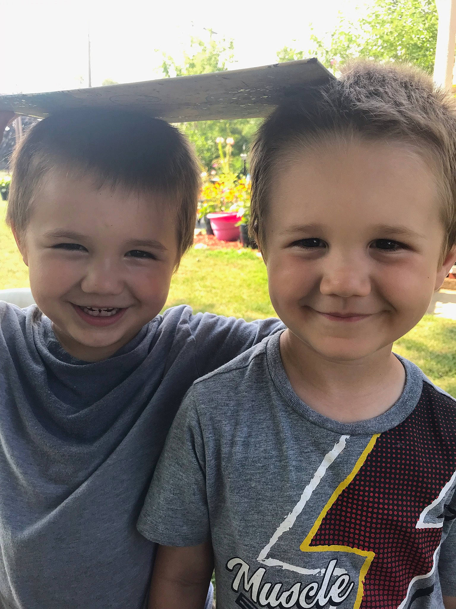 Alexander is registered to the contest to win money with this photo: chin, cool, face, forehead, fun, grass, hair, hand, happy, head, iris, joy, leisure, nose, person, plant, recreation, skin, smile, t_shirt