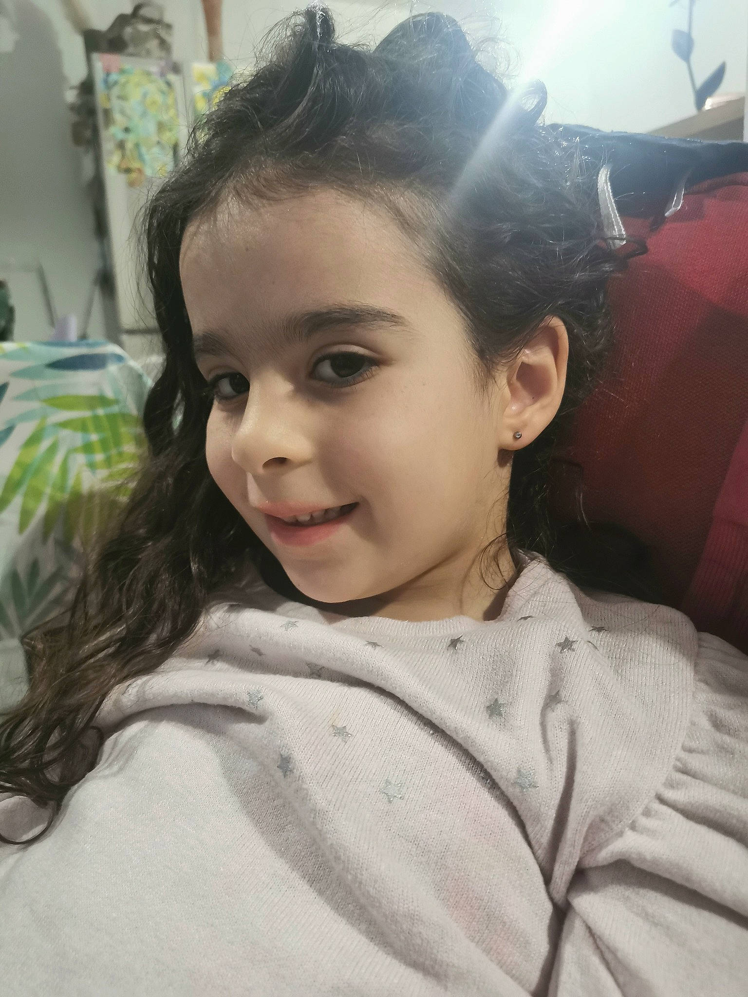 Inès a rejoint le concours — aidez-le/la à gagner de superbes lots ! black_hair, cheek, child, comfort, eye, eyebrow, eyelash, hair, hairstyle, happy, head, iris, joy, lip, long_hair, mammal, neck, nose, person, skin