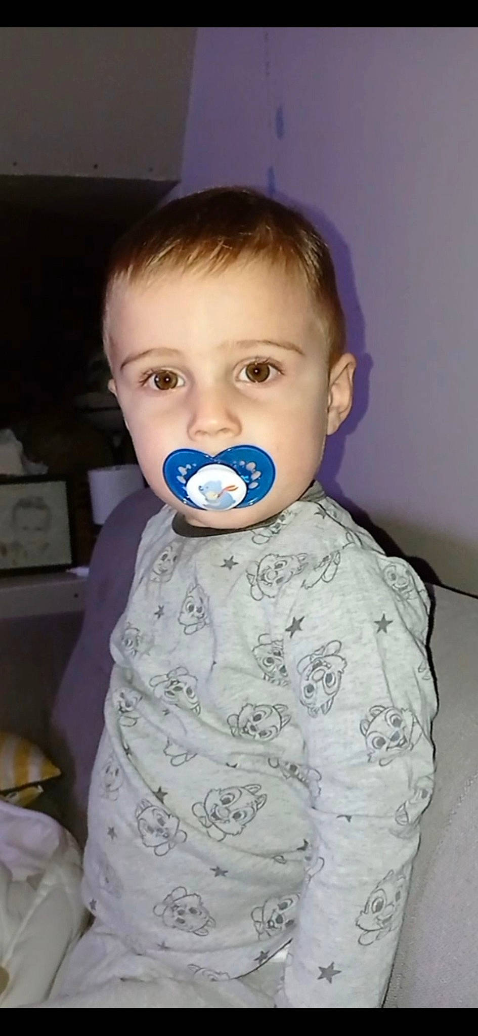 Tymao participe au concours pour gagner de l'argent avec cette photo : audio_equipment, baby, baby_toddler_clothing, cheek, child, cool, electric_blue, eyelash, flash_photography, fun, happy, linens, neck, nose, pattern, person, sleeve, t_shirt, toddler