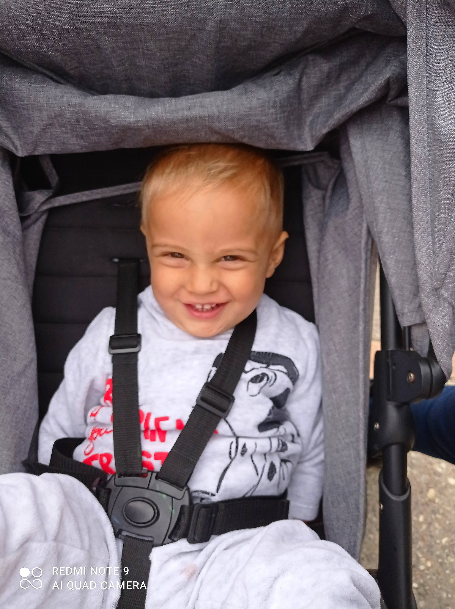 Tymao a rejoint le concours — aidez-le/la à gagner de superbes lots ! auto_part, baby, baby_carriage, baby_in_car_seat, baby_products, baby_toddler_clothing, car_seat, child, comfort, fashion_accessory, fun, happy, joy, mammal, person, photograph, product, seat_belt, sitting, smile