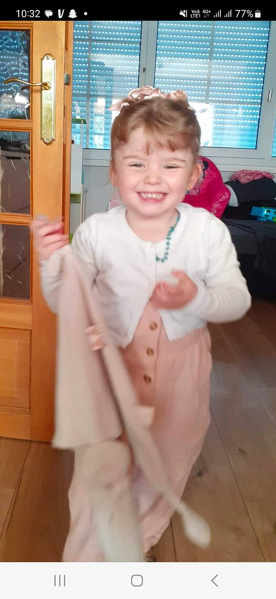 Julia participe au concours pour gagner de l'argent avec cette photo : baby_toddler_clothing, cabinetry, child, eye, face, flooring, hair, happy, head, home_appliance, joy, kitchen_appliance, luggage_and_bags, outerwear, person, shoulder, sleeve, smile, standing, thumb