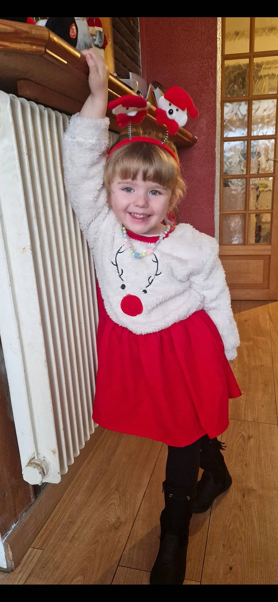 Julia a rejoint le concours — aidez-le/la à gagner de superbes lots ! baby_toddler_clothing, child, costume, costume_hat, event, flooring, fun, hairstyle, happy, hardwood, headgear, holiday, joy, magenta, pattern, person, pink, sleeve, smile, toddler