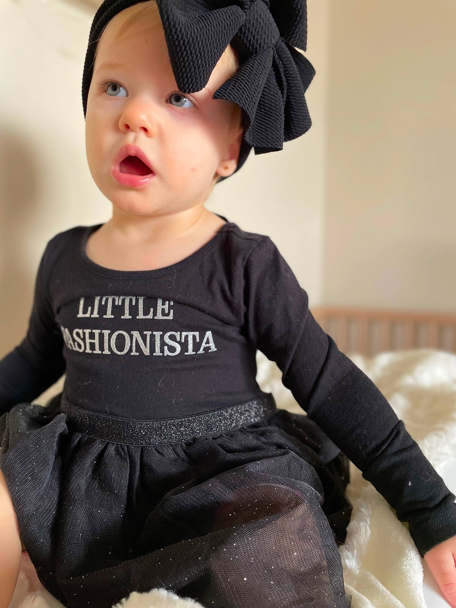 Abigail a rejoint le concours — aidez-le/la à gagner de superbes lots ! baby_toddler_clothing, black, cap, chin, cool, eyelash, face, facial_expression, fashion, flash_photography, hairstyle, hat, headwear, human, neck, outerwear, person, product, skin, sleeve