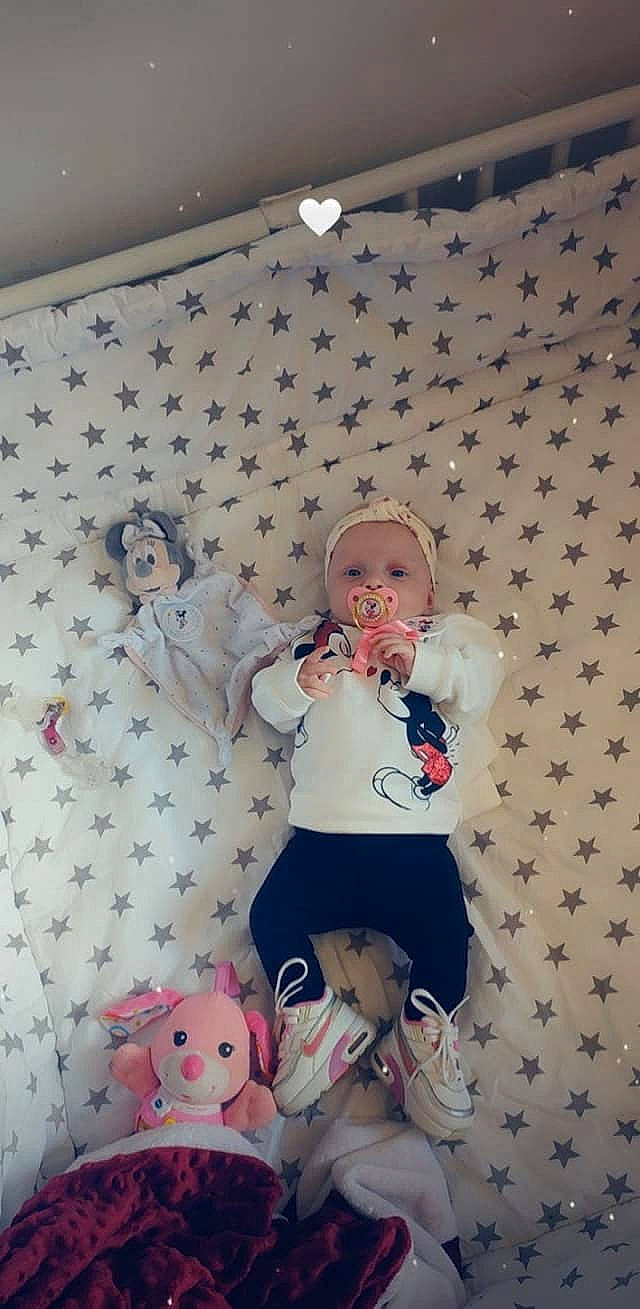 Louana participe au concours pour gagner de l'argent avec cette photo : baby, carmine, ceiling, child, entertainment, event, flooring, fun, happy, headwear, interior_design, leisure, pattern, person, photography, pink, recreation, room, textile, toddler