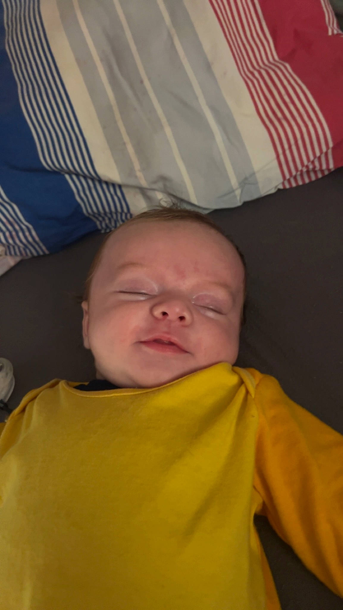 Maylone a rejoint le concours — aidez-le/la à gagner de superbes lots ! baby, baby_products, baby_toddler_clothing, cheek, child, comfort, eye, eyebrow, finger, fun, happy, head, iris, linens, mouth, nose, person, sitting, sleeve, smile