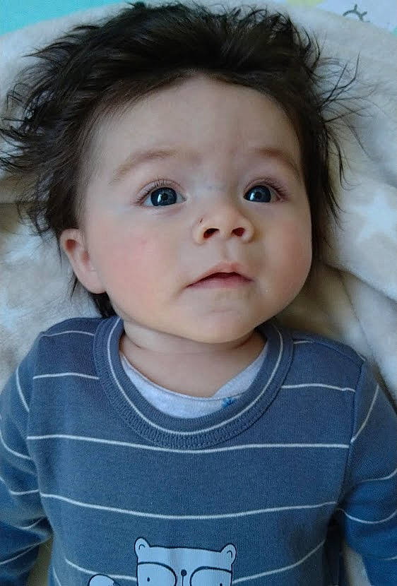 Raphaël participe au concours pour gagner de l'argent avec cette photo : azure, cheek, chin, eye, eyebrow, eyelash, facial_expression, flash_photography, forehead, hair, iris, jaw, lip, mouth, neck, nose, organ, person, skin, sleeve