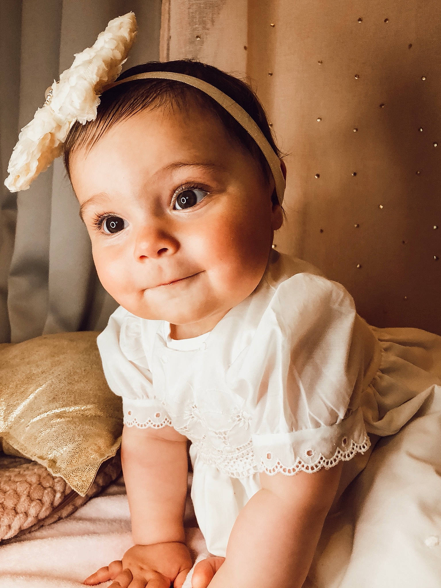 Livia participe au concours pour gagner de l'argent avec cette photo : baby, baby_toddler_clothing, beauty, cheek, child, comfort, costume_hat, eye, flash_photography, hairstyle, happy, headgear, iris, lip, person, pink, skin, sleeve, textile, toddler