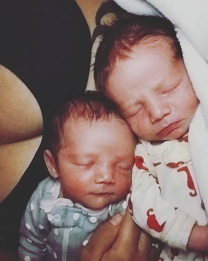 Iriébella is registered to the contest to win money with this photo: baby, cheek, cloud, comfort, eye, face, facial_expression, finger, forehead, gesture, hairstyle, hand, happy, head, interaction, iris, lip, mouth, nose, person