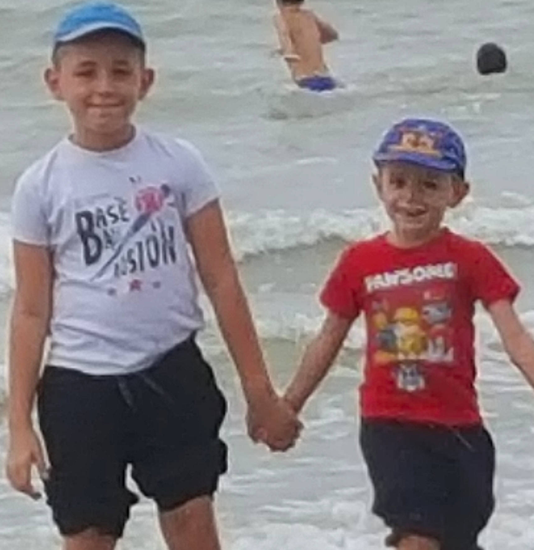 Lucas participe au concours pour gagner de l'argent avec cette photo : beach, cap, child, cool, endurance_sports, fun, happy, headgear, headwear, joy, leisure, male, people, person, play, recreation, shorts, smile, summer, t_shirt