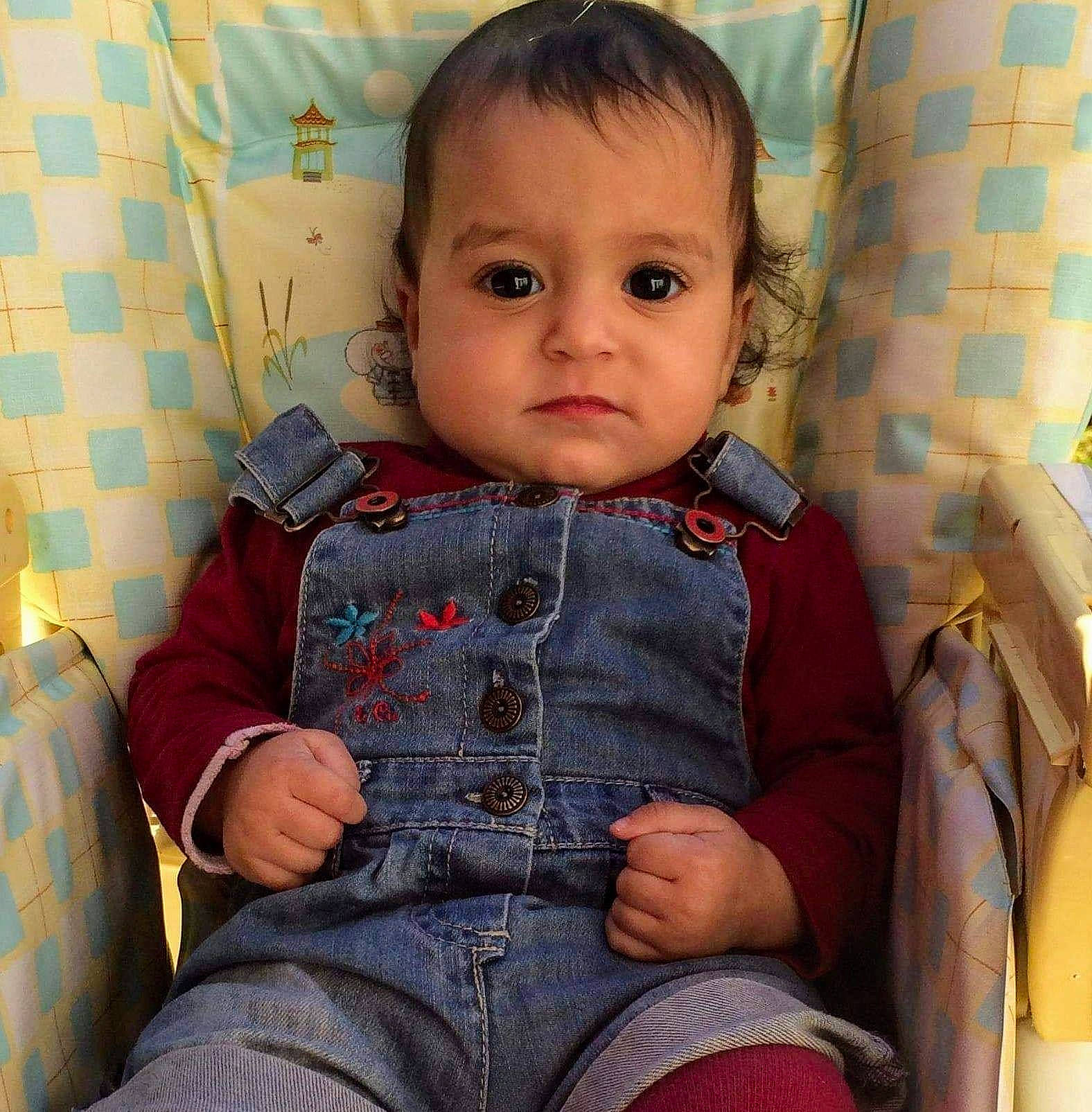 Maëva participe au concours pour gagner de l'argent avec cette photo : baby, cheek, child, eye, face, forehead, head, iris, lip, nose, person, sitting, skin, smile, toddler