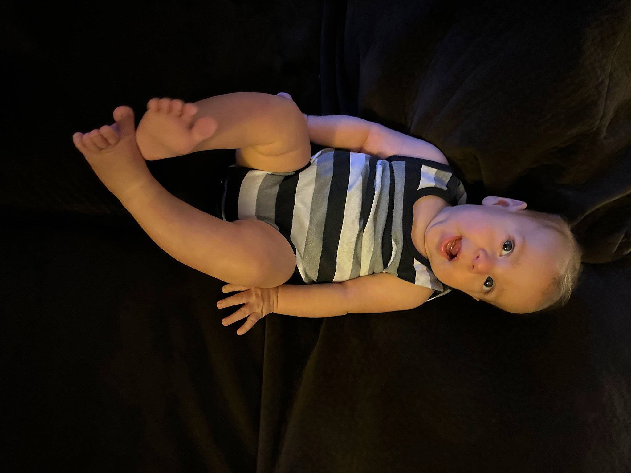 Zaxtyn is registered to the contest to win money with this photo: abdomen, blond, comfort, elbow, flash_photography, fun, gesture, human_body, human_leg, joint, knee, leg, person, shoulder, sleeve, smile, thigh, tree, trunk, wood