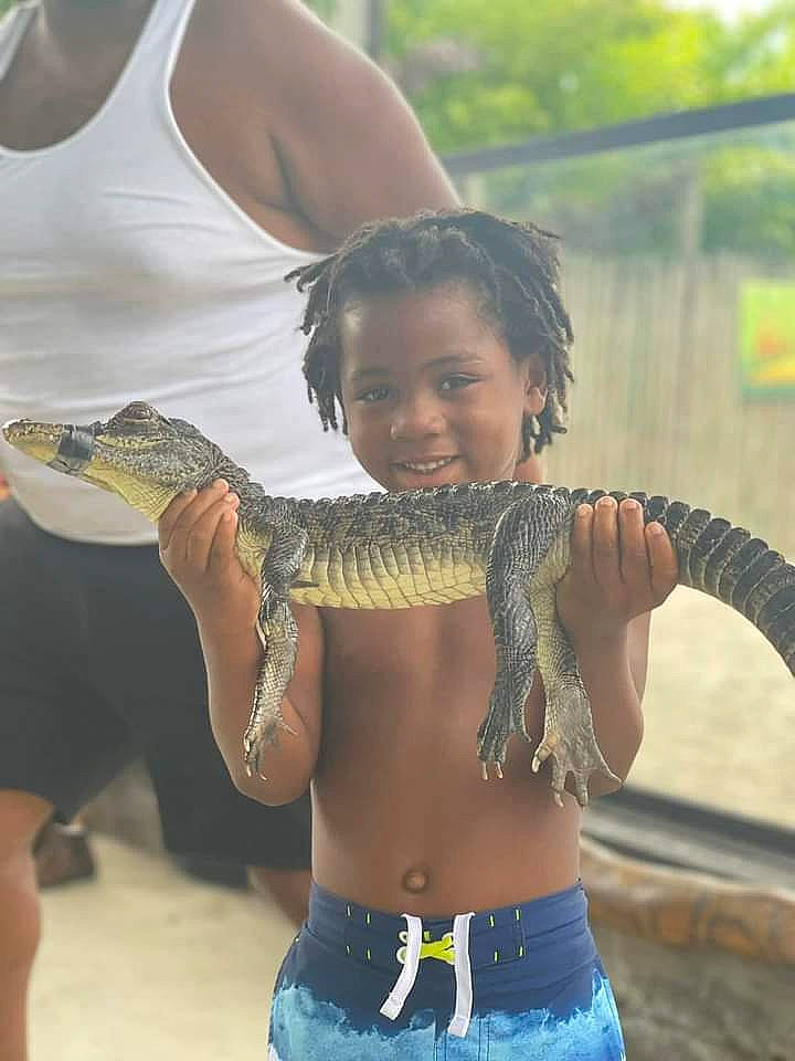 Andre is registered to the contest to win money with this photo: abdomen, chest, elbow, eye, gesture, grass, hairstyle, happy, jewellery, joy, leisure, muscle, navel, neck, necklace, people_in_nature, person, smile, summer, thigh