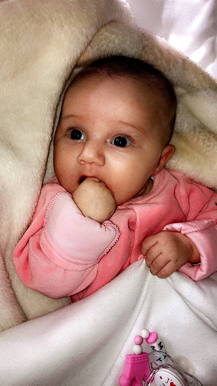 Myah participe au concours pour gagner de l'argent avec cette photo : beauty, cheek, child, close_up, eye, face, girl, head, infant, iris, lip, mouth, nose, person, pink, product, skin, smile, toddler