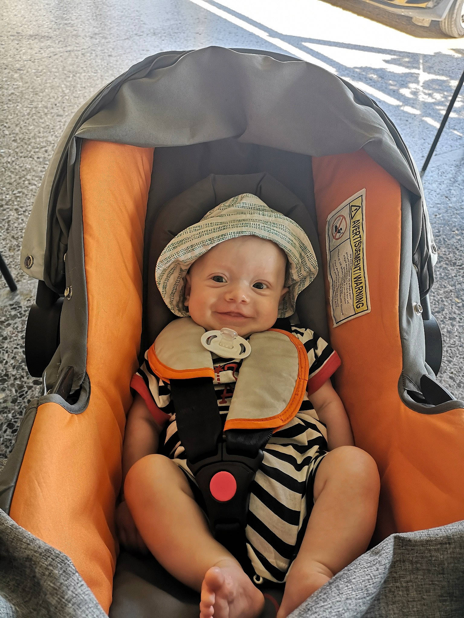 Aaron participe au concours pour gagner de l'argent avec cette photo : baby, baby_carriage, baby_products, baby_safety, baby_toddler_clothing, boats_and_boating_equipment_and_supplies, chair, child, comfort, fun, headwear, joy, lap, leisure, orange, person, personal_protective_equipment, product, recreation, sitting