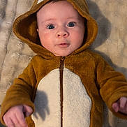 Serena a rejoint le concours — aidez-le/la à gagner de superbes lots ! baby, infant, onesie, costume, reindeer, hood, blanket, cute, soft, child, portrait, indoor, clothing, young, face, expression, person, babywear, cozy, warm