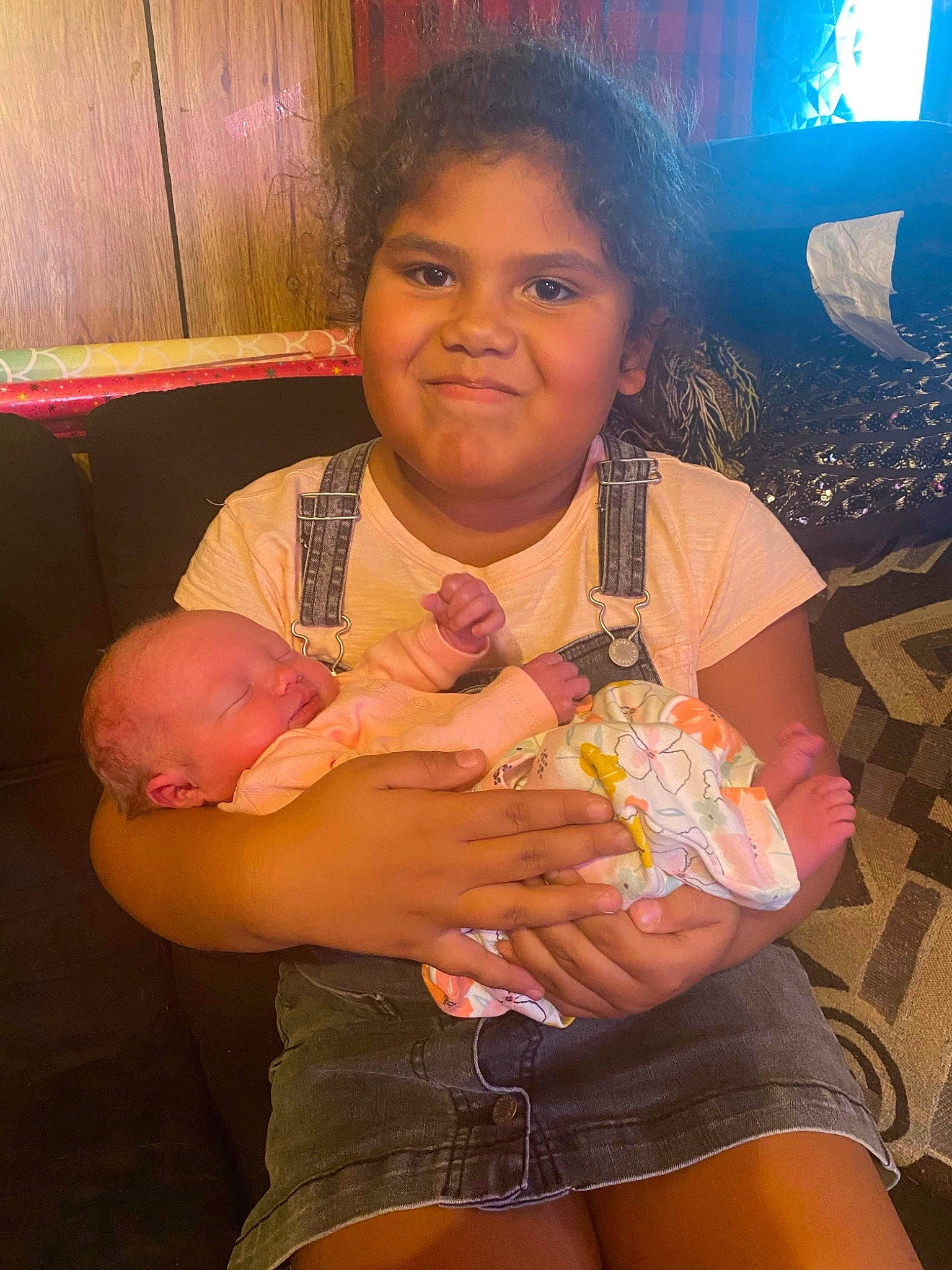 Laila is registered to the contest to win money with this photo: chest, eye, face, facial_expression, finger, hair, hairstyle, happy, head, human_body, iris, joy, lap, leg, mouth, person, pink, skin, smile, stomach