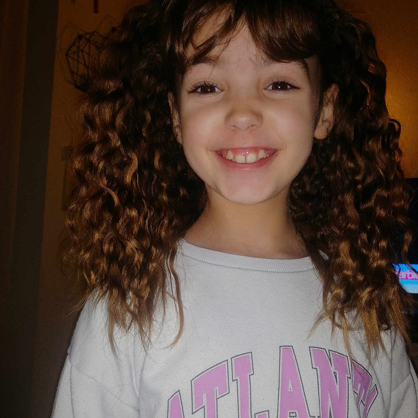 Shanna a rejoint le concours — aidez-le/la à gagner de superbes lots ! bodypart, child, clothing, face, female, girl, hair, happy, head, knitwear, longsleeve, mouth, person, photography, portrait, sleeve, smile, sweater, t_shirt, teeth