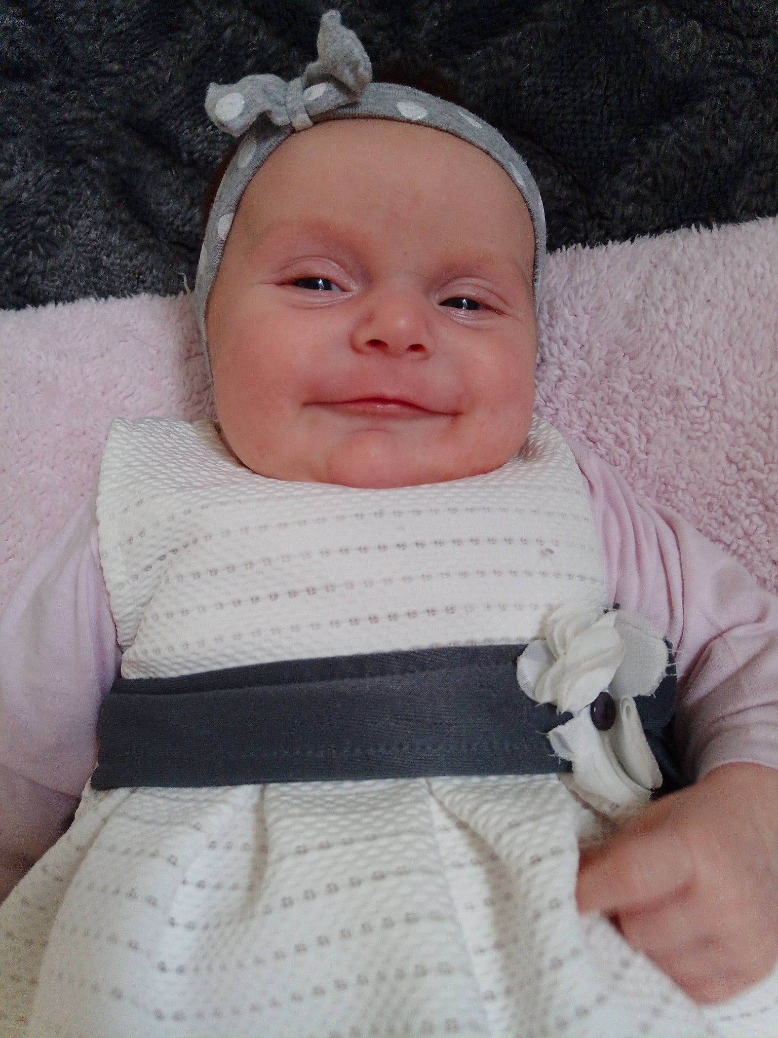 Eriine participe au concours pour gagner de l'argent avec cette photo : baby, baby_products, baby_toddler_clothing, cap, cheek, child, comfort, face, happy, headwear, iris, lip, person, pink, product, skin, sleeve, smile, textile, toddler