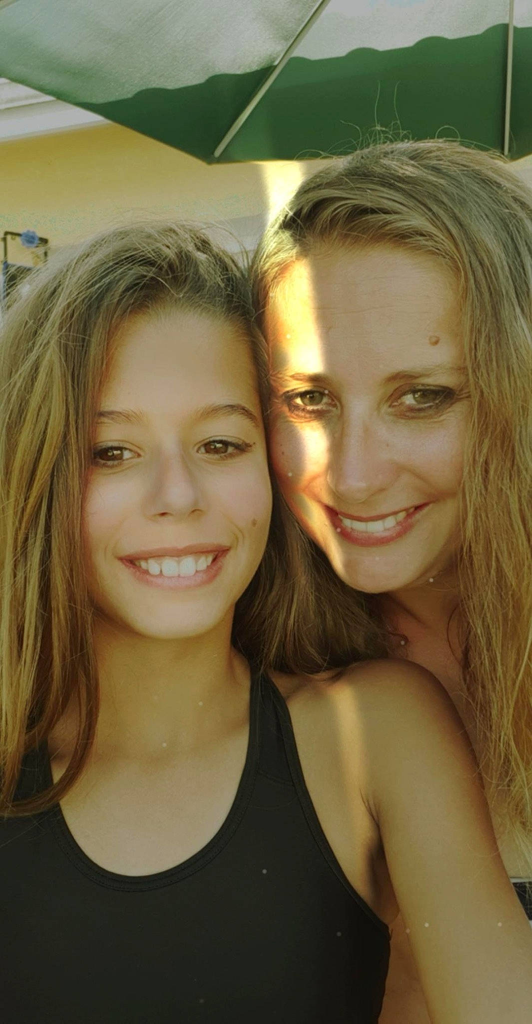 Ilona participe au concours pour gagner de l'argent avec cette photo : cheek, chin, cool, eyebrow, eyelash, face, flash_photography, forehead, fun, happy, iris, jaw, joy, layered_hair, lip, makeover, mouth, nose, person, selfie