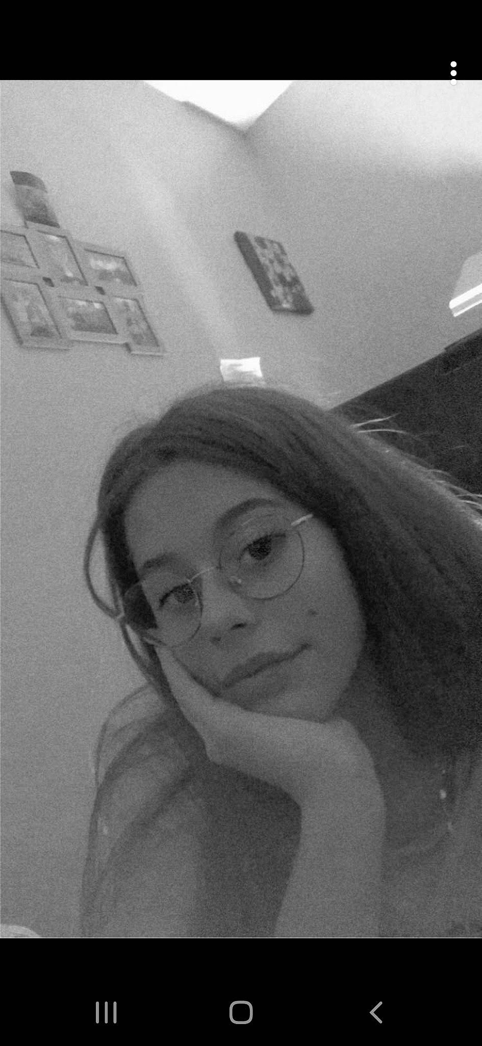 Ilona participe au concours pour gagner de l'argent avec cette photo : art, black_and_white, eyebrow, eyelash, eyewear, forehead, gesture, glasses, grey, hairstyle, human_body, jaw, lip, long_hair, monochrome, monochrome_photography, nose, person, style, tints_and_shades