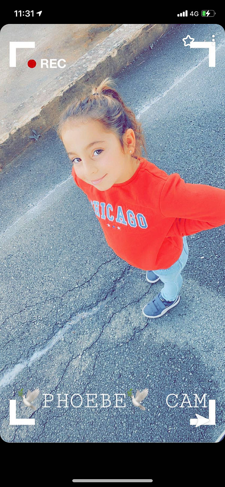 Tess a rejoint le concours — aidez-le/la à gagner de superbes lots ! baby_toddler_clothing, child, curious, person, photo_caption, play, toddler, walking_shoe