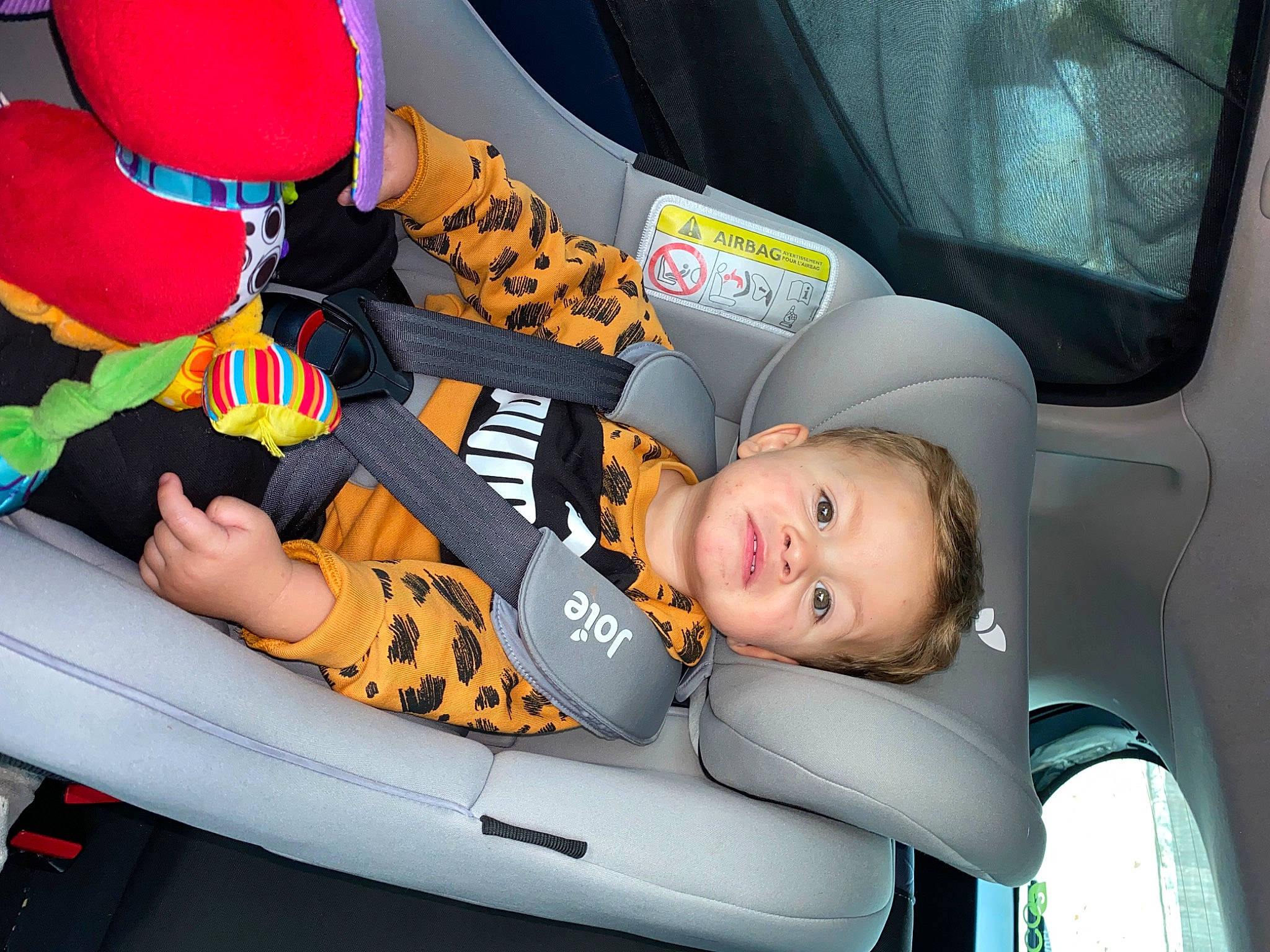 Kaïs participe au concours pour gagner de l'argent avec cette photo : auto_part, automotive_design, automotive_exterior, automotive_wheel_system, car, car_seat, car_seat_cover, child, comfort, family_car, fun, luxury_vehicle, motor_vehicle, person, recreation, smile, toddler, trunk, vehicle, vehicle_door