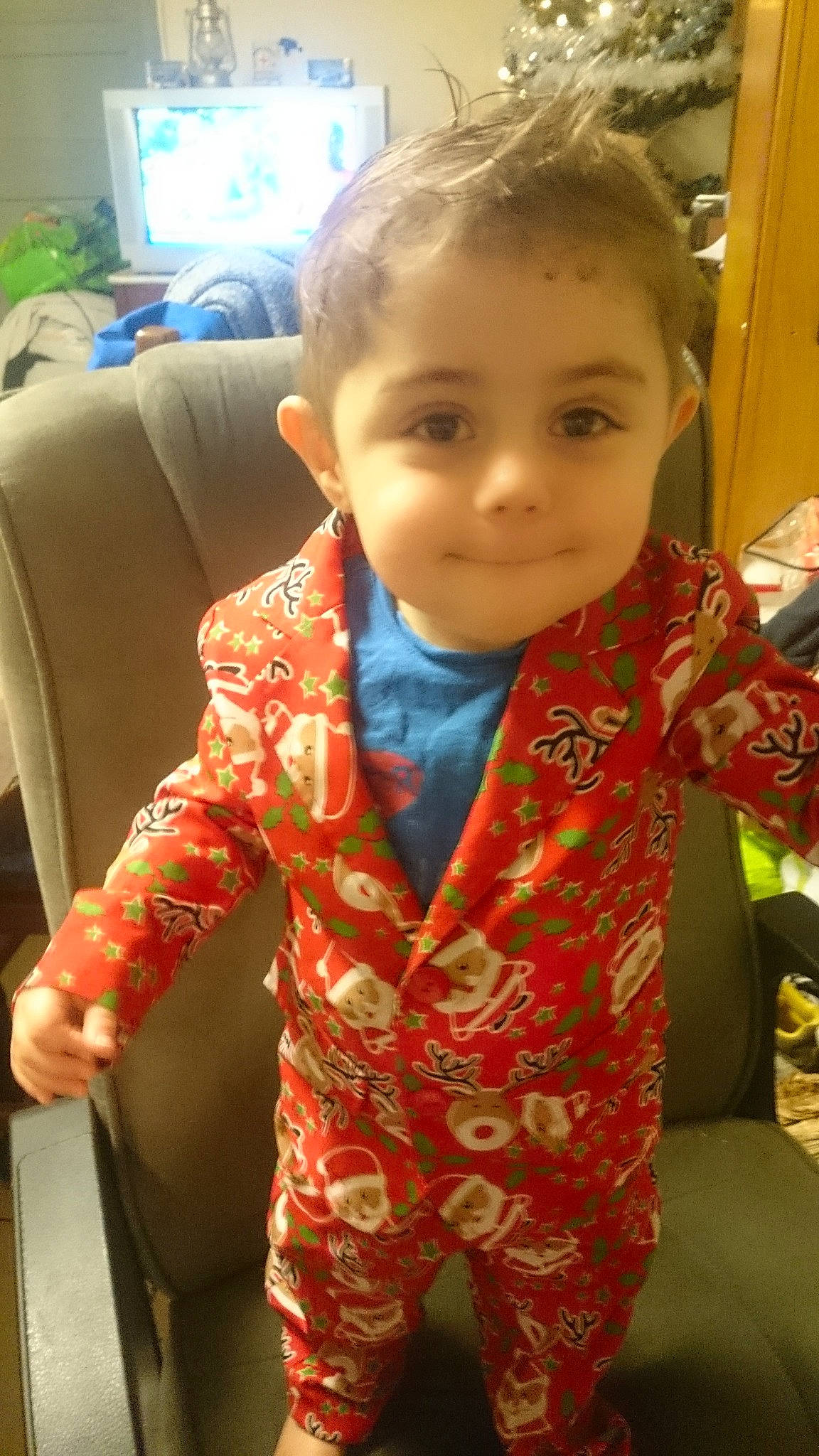 Kyliane participe au concours pour gagner de l'argent avec cette photo : boy, cheek, child, face, girl, head, infant, person, play, product, skin, textile, toddler, toy