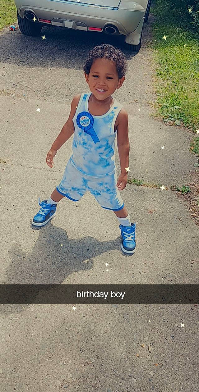 Robert is registered to the contest to win money with this photo: asphalt, baby_toddler_clothing, child, electric_blue, face, flash_photography, fun, grass, happy, human_leg, joy, leg, leisure, people_in_nature, person, recreation, road, road_surface, sidewalk, smile