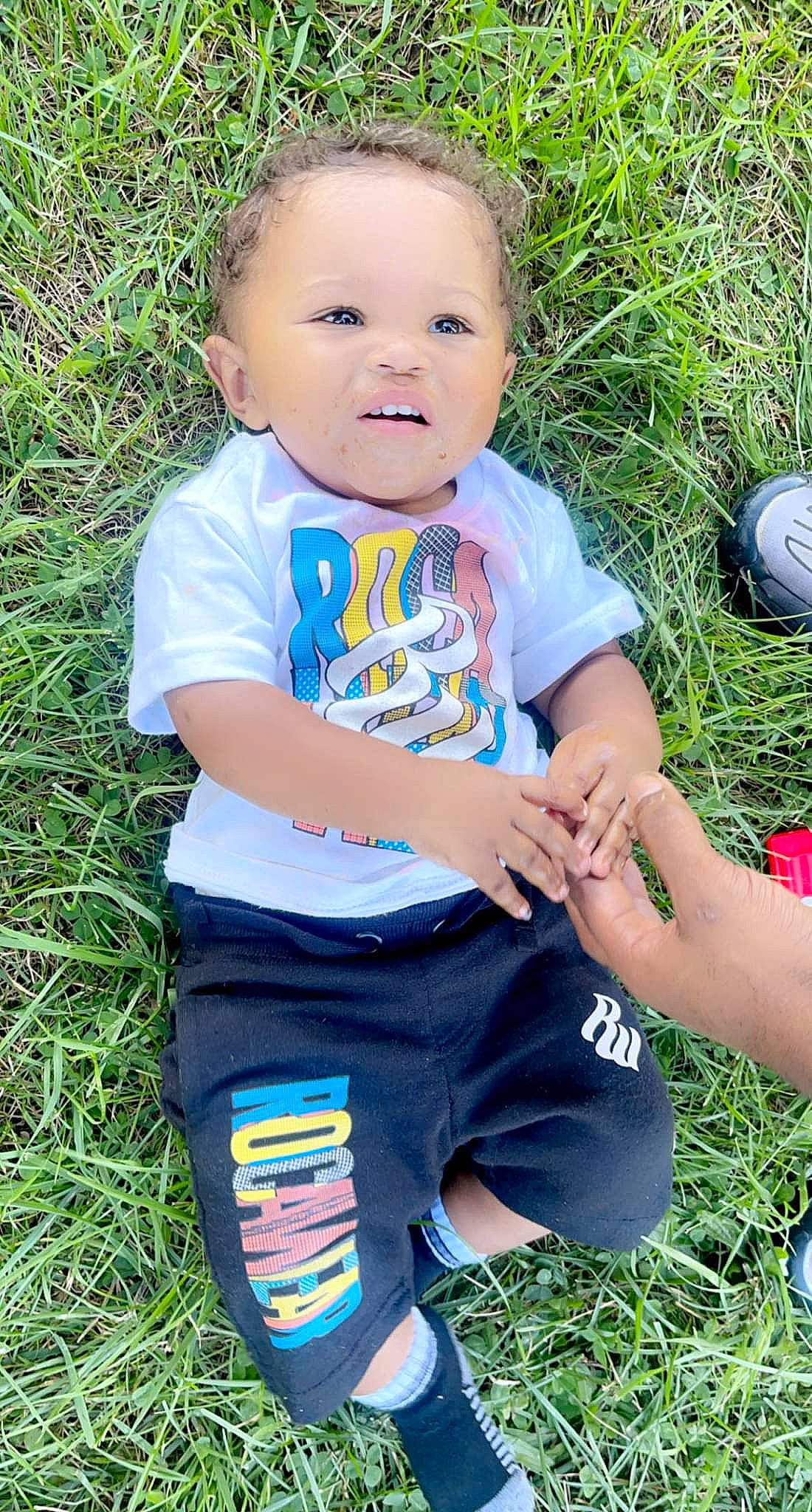 Ja 'Miris joined the competition — help win amazing prizes! baby, baby_toddler_clothing, child, electric_blue, eye, finger, fun, grass, grassland, hand, happy, lawn, leisure, meadow, people_in_nature, person, sitting, sleeve, smile, t_shirt