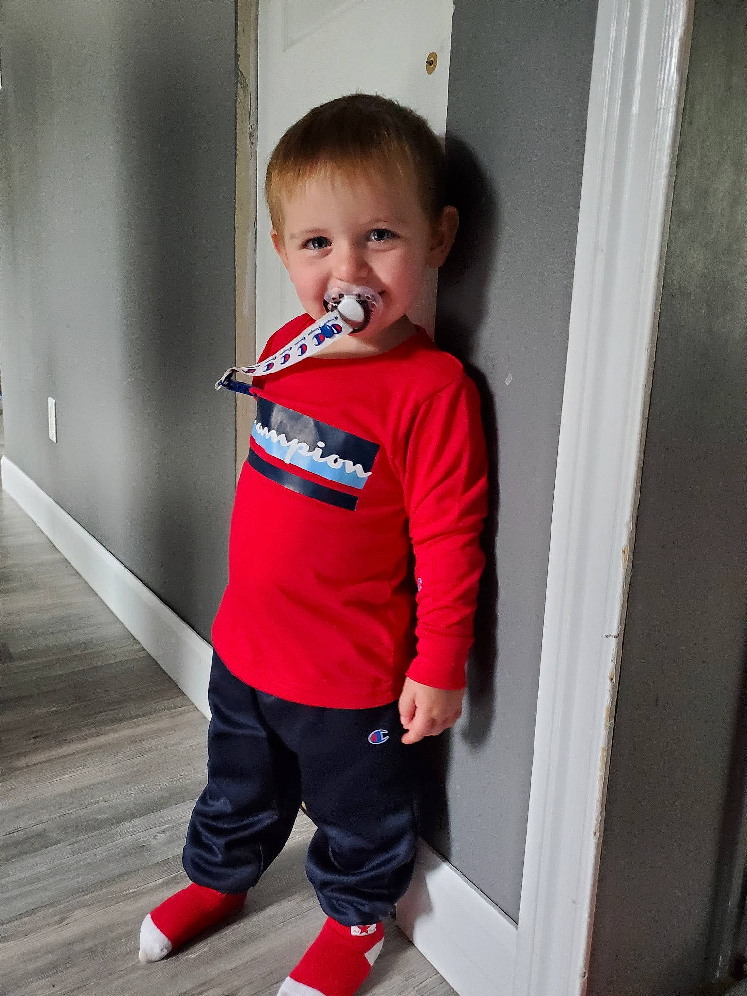 Hayden participe au concours pour gagner de l'argent avec cette photo : baby, child, joint, joy, male, outerwear, person, red, shoe, shoulder, sleeve, standing, t_shirt, toddler, trousers