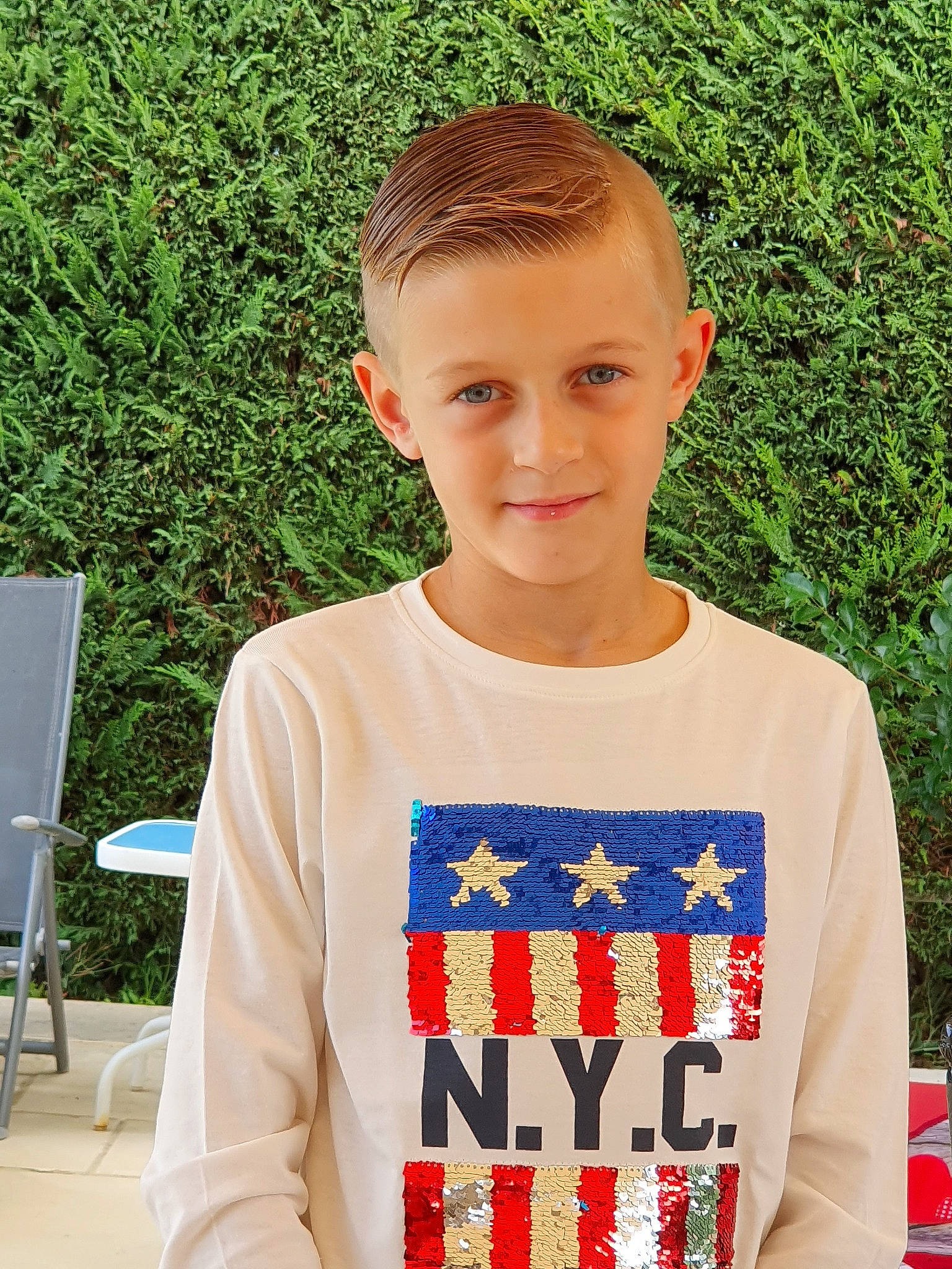 Grégory a rejoint le concours — aidez-le/la à gagner de superbes lots ! child, cool, games, joy, male, neck, person, sleeve, t_shirt, top