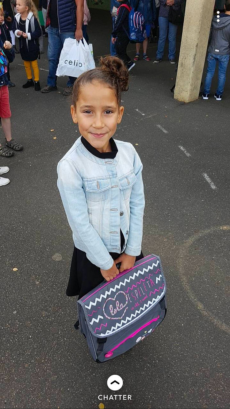 Naïla participe au concours pour gagner de l'argent avec cette photo : car, child, event, flooring, fun, girl, joy, person, photography, product, recreation, smile, street