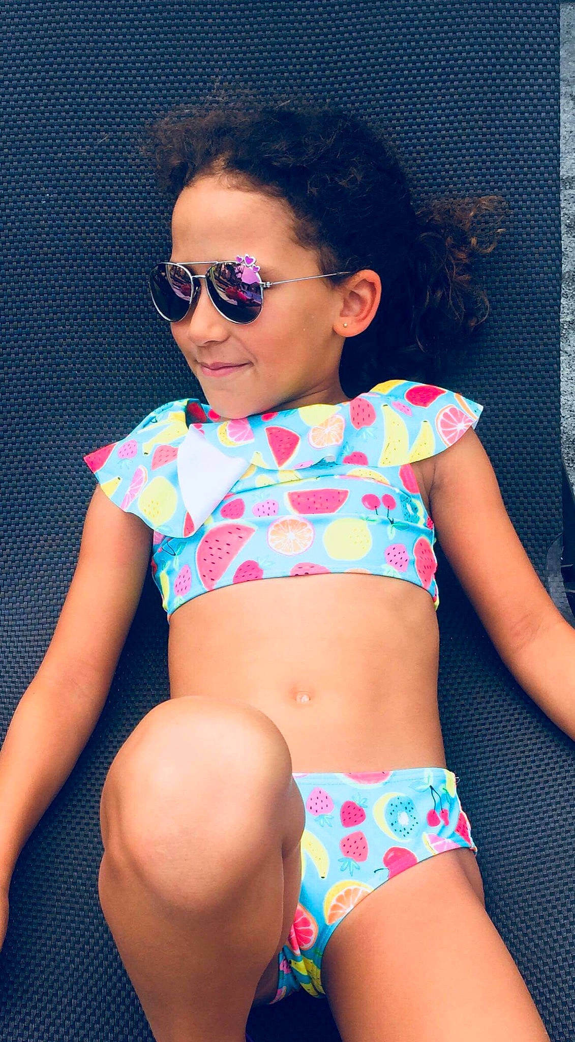 Naïla a rejoint le concours — aidez-le/la à gagner de superbes lots ! abdomen, active_undergarment, black_hair, brassiere, eyewear, finger, girl, glasses, hand, joy, leg, lingerie, long_hair, muscle, person, shoulder, sunglasses, swimsuit_top, thigh, trunk