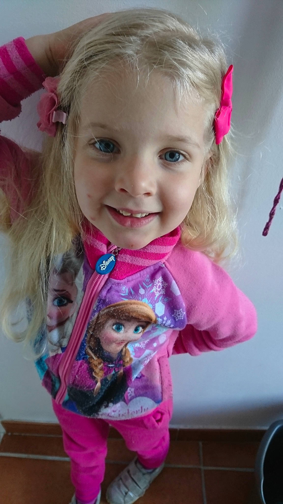 Lyloo participe au concours pour gagner de l'argent avec cette photo : blond, child, child_model, doll, eye, fun, girl, hair, hairstyle, human_hair_color, infant, iris, joy, person, pink, product, skin, smile, textile, toddler