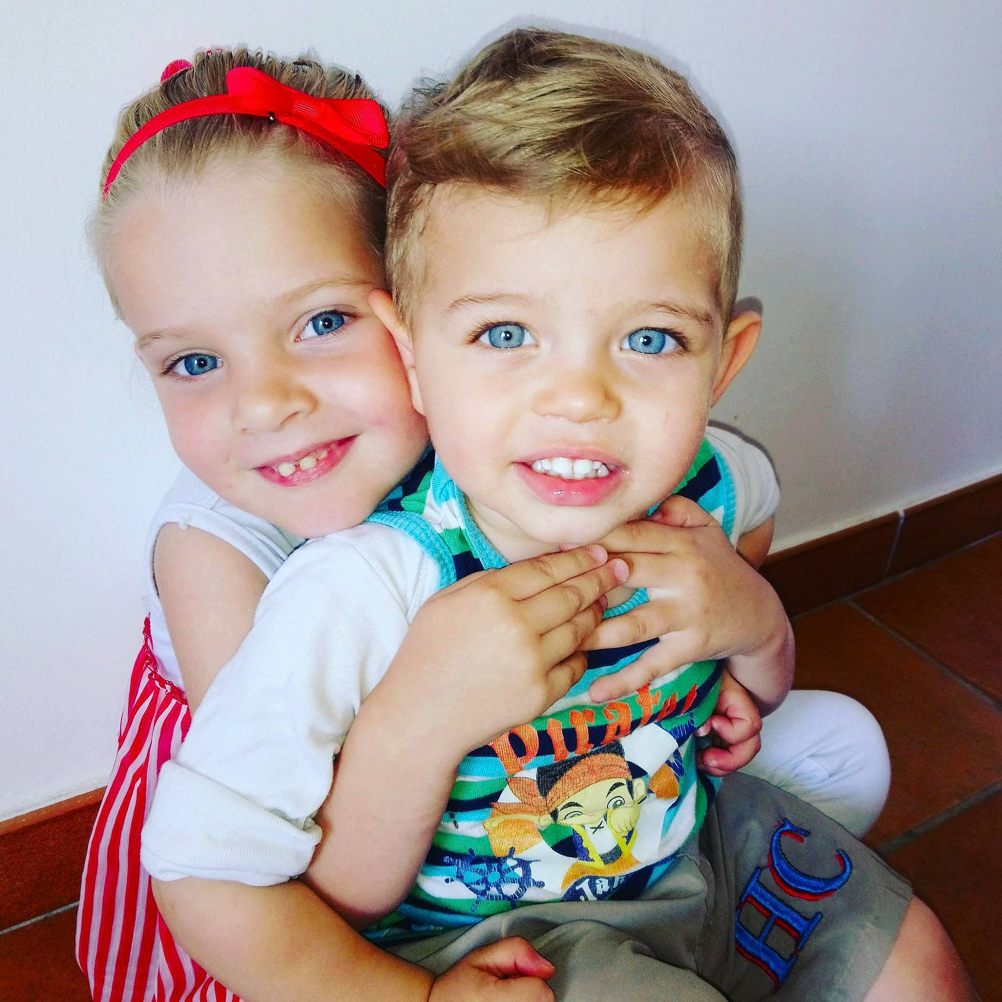 Lyloo participe au concours pour gagner de l'argent avec cette photo : cheek, child, fun, girl, hair_accessory, happiness, infant, iris, joy, person, product, skin, smile, toddler