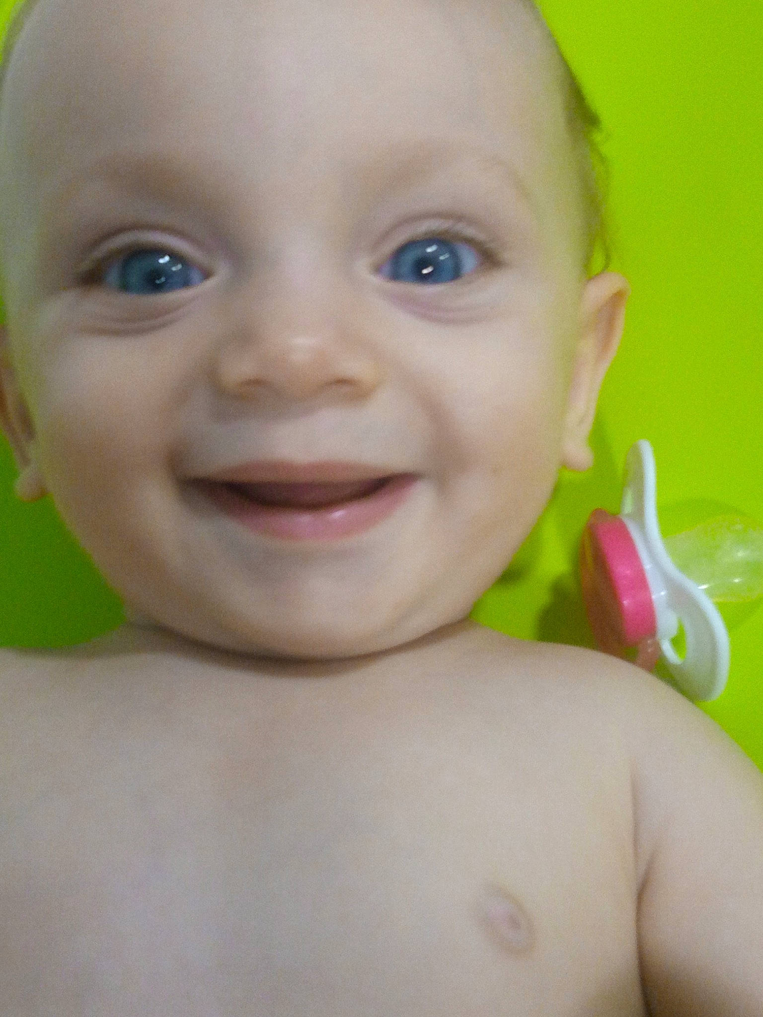 Maïwenn a rejoint le concours — aidez-le/la à gagner de superbes lots ! boy, cheek, child, chin, close_up, ear, eye, face, forehead, head, human_hair_color, infant, iris, joy, lip, mouth, nose, person, skin, smile