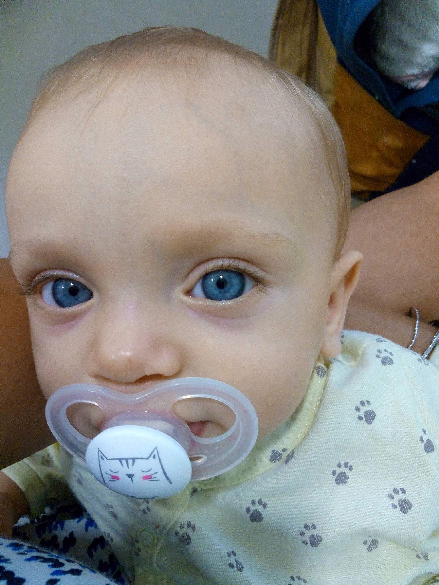 Maïwenn a rejoint le concours — aidez-le/la à gagner de superbes lots ! baby_bottle, cheek, child, chin, close_up, ear, eye, eyebrow, face, forehead, head, infant, iris, joy, lip, mouth, nose, person, product, skin