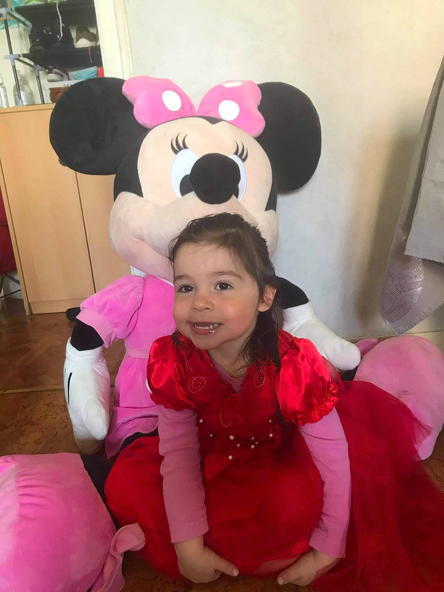 Djoulia a rejoint le concours — aidez-le/la à gagner de superbes lots ! baby_toddler_clothing, chair, child, comfort, ear, event, fun, fur, happy, head, joy, magenta, person, pink, plush, skin, sleeve, smile, stuffed_toy, toddler