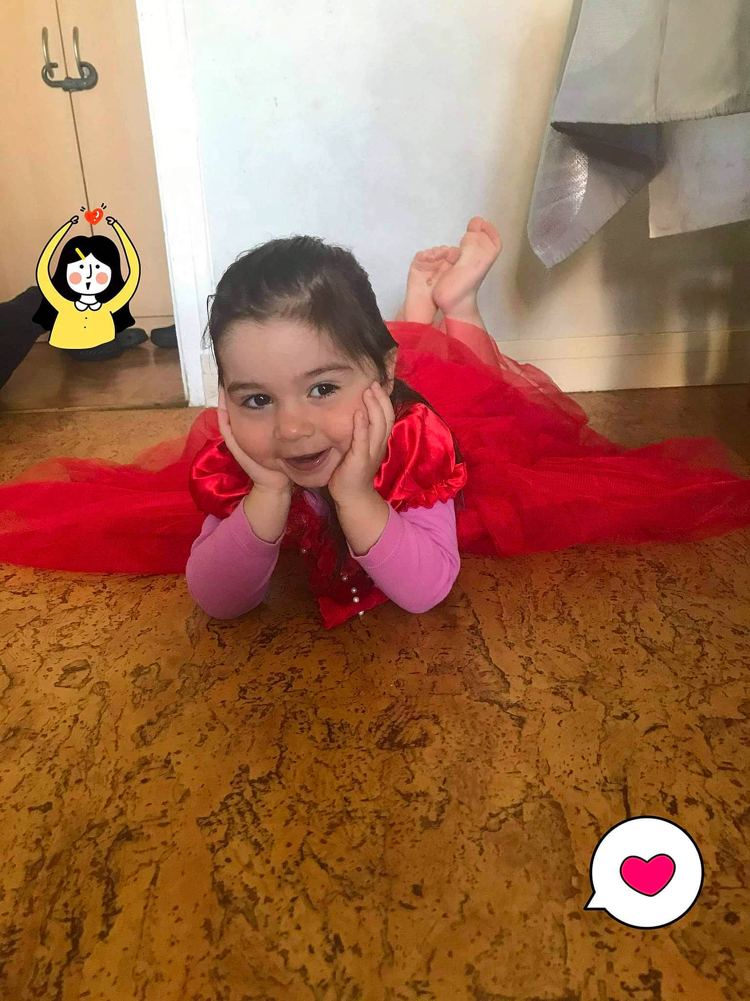 Djoulia participe au concours pour gagner de l'argent avec cette photo : beauty, cool, floor, flooring, fun, hair, happy, hardwood, head, human_body, joy, magenta, mouth, person, pink, skin, sleeve, smile, t_shirt, thigh