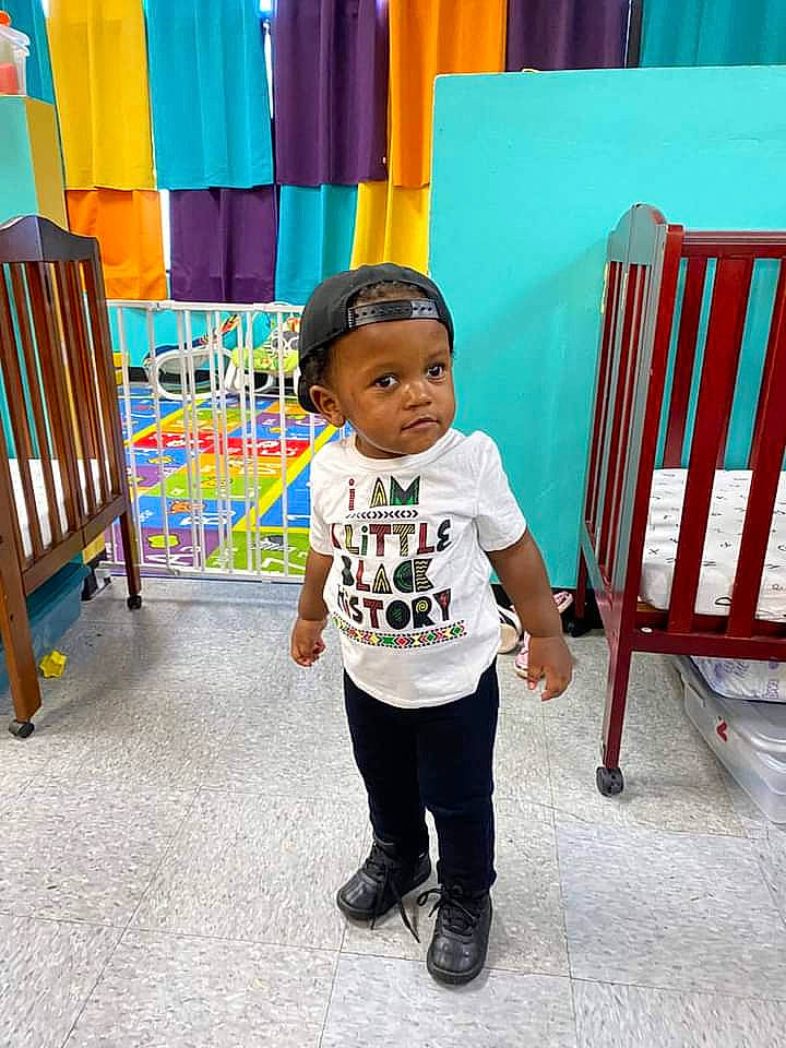 Louis is registered to the contest to win money with this photo: baby_toddler_clothing, chair, child, electric_blue, event, fashion_design, flooring, fun, happy, headwear, leisure, magenta, person, play, room, sleeve, sportswear, t_shirt, toddler, vacation