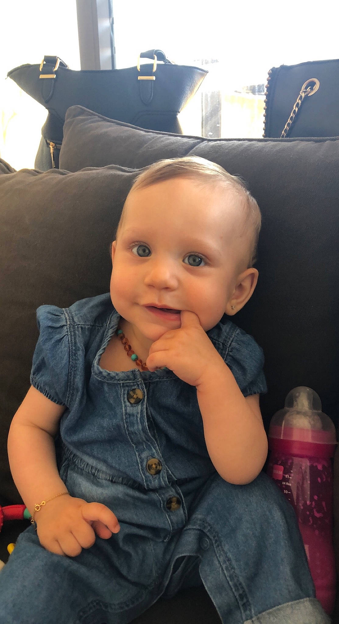 Elyana participe au concours pour gagner de l'argent avec cette photo : baby, baby_toddler_clothing, black, cheek, chin, comfort, electronic_device, eye, face, finger, fun, hairstyle, head, iris, joy, lip, mouth, nose, person, skin