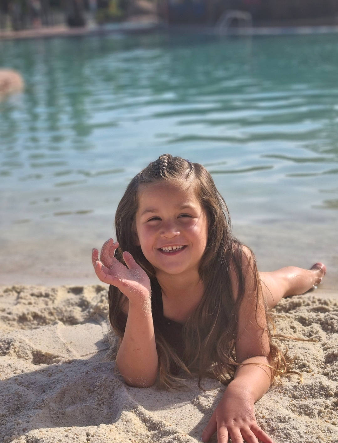Kataleya participe au concours pour gagner de l'argent avec cette photo : eye, facial_expression, flash_photography, hair, hairstyle, happy, head, human, human_body, joy, leg, light, nature, organ, people_in_nature, people_on_beach, person, photograph, smile, vertebrate