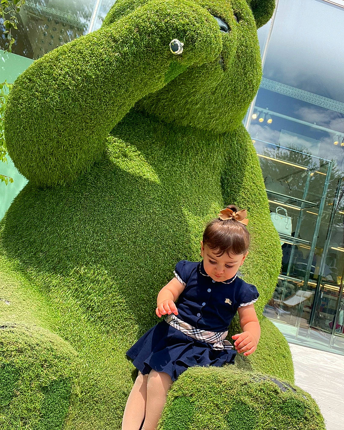 Sophie participe au concours pour gagner de l'argent avec cette photo : botany, fun, grass, green, groundcover, happy, leaf, leisure, mammal, people_in_nature, person, photograph, plant, plush, shorts, shrub, snapshot, stuffed_toy, toddler, toy