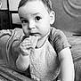 Nolann participe au concours pour gagner de l'argent avec cette photo : toddler, child, bib, bread, snack, hand, face, eyes, table, wood, napkin, indoor, furniture, curious, young_child, monochrome, black_and_white, portrait, person, cozy