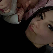 Lou a rejoint le concours — aidez-le/la à gagner de superbes lots ! baby, woman, sleeping, face, blanket, closeup, portrait, cozy, intimate, hand, skin, eyelashes, pink, soft, rest, together, comfort, dark, warm, cuddle