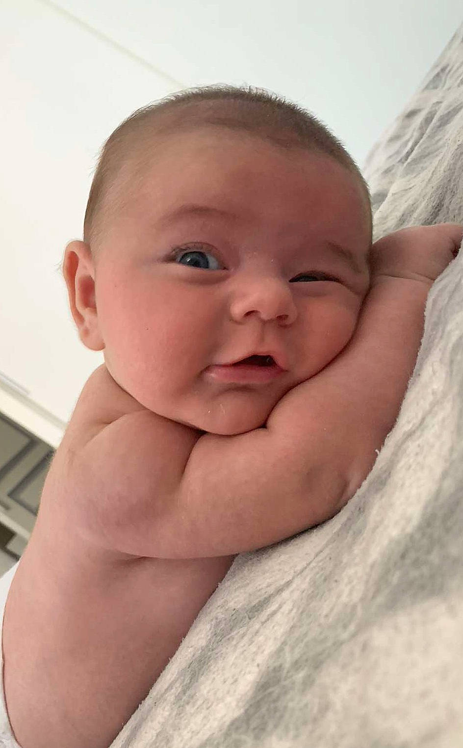 Alessio participe au concours pour gagner de l'argent avec cette photo : baby, beauty, cheek, chest, chin, comfort, eyebrow, eyelash, finger, gesture, happy, iris, lip, mouth, neck, nose, person, skin, smile, stomach